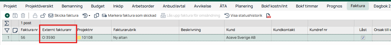 Fakturalista med externt fakturanummer markerat i rött