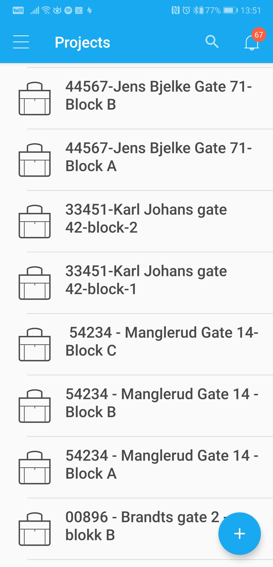 Mobilapp — projektlista med flera projekt visade